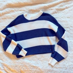 Hollister cropped sweater size L